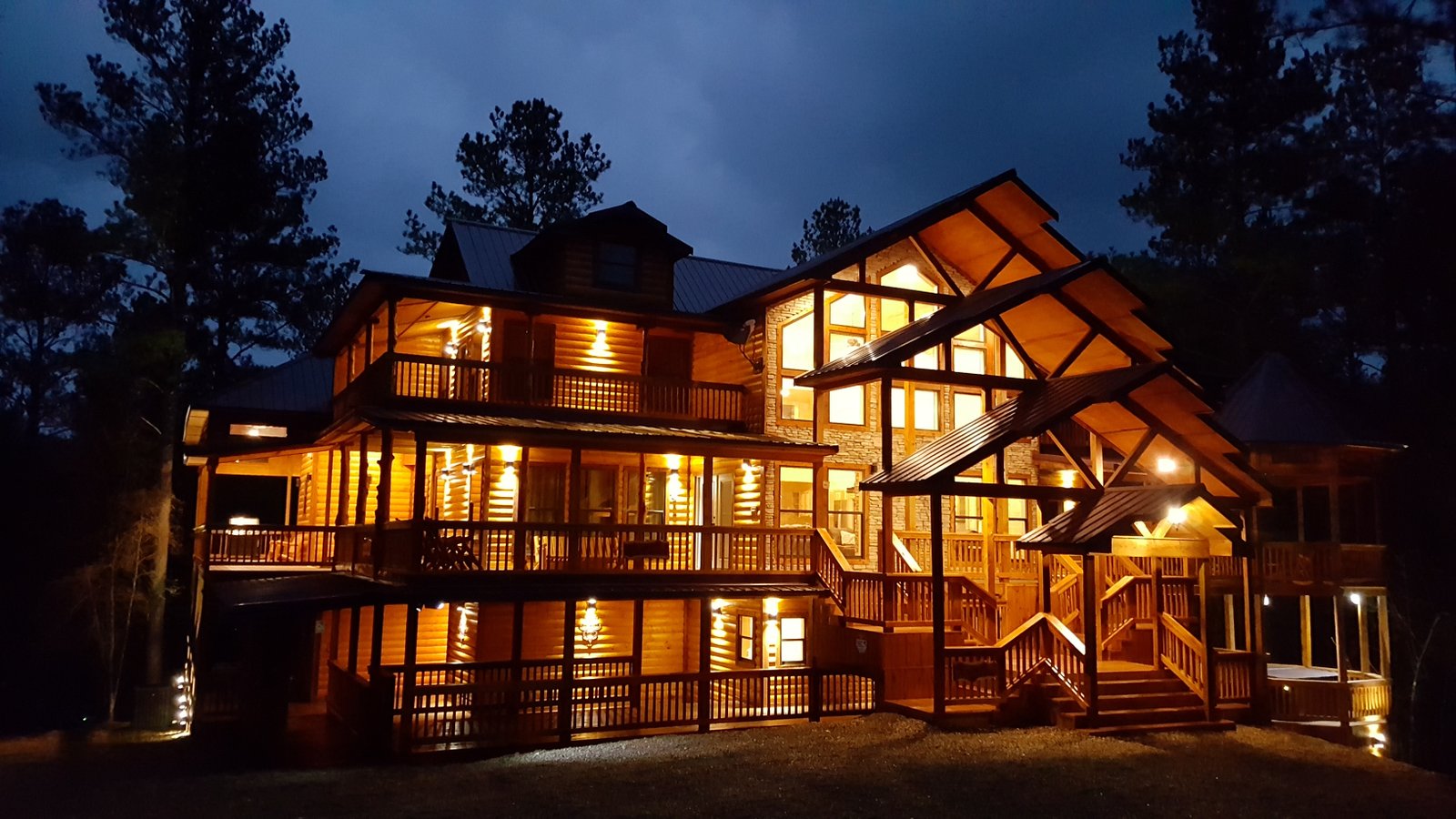 Luxury Cabins In Beavers Bend, Large Cabin in Broken Bow
